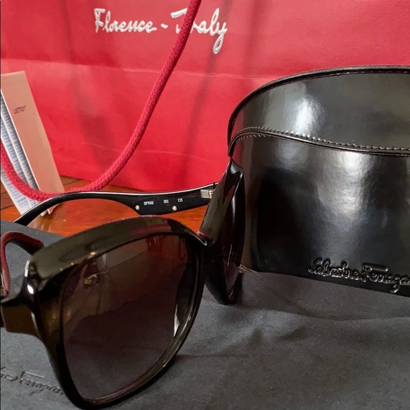 SALVATORE FERRAGAMO WOMEN’S SUNGLASSES 😎 Italy😎 - Picture 6 of 7